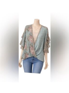 Umgee
Umgee Boho Kimono Top Mixed Floral Leopard Print. Ruffle Sleeves Size Larg